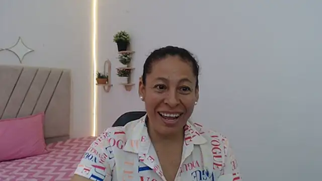 Snapshot of mature_martina chatting on April 23, 2026, 8:11 pm mature martina online show from April 23, 2026, 8:11 pm