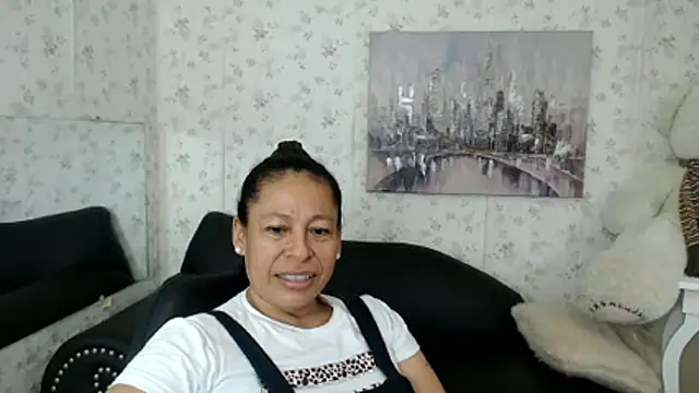 Snapshot of mature_martina chatting on June 12, 2026, 9:35 pm mature martina online show from June 12, 2026, 9:35 pm