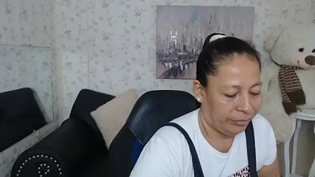 Snapshot of mature_martina chatting on June 19, 2026, 10:13 pm mature martina online show from June 19, 2026, 10:13 pm