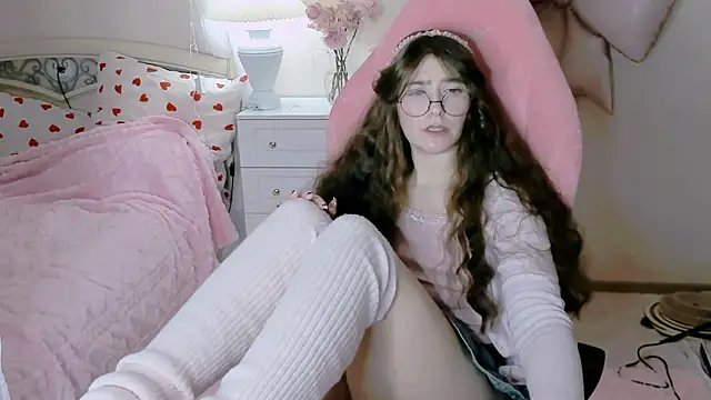 Snapshot of RuthMorse chatting on February 24, 2026, 6:39 pm RuthMorse online show from February 24, 2026, 6:39 pm