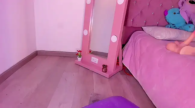 isa red hair online show from February 7, 2025, 7:29 am