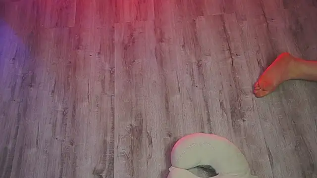 isa red hair online show from February 1, 2026, 1:37 am