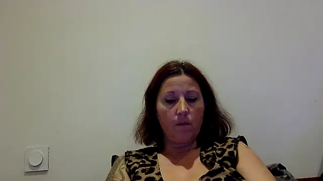 Snapshot of feline27 chatting on October 17, 2025, 8:22 pm feline27 online show from October 17, 2025, 8:22 pm