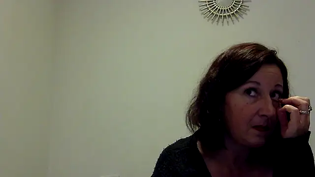 Snapshot of feline27 chatting on November 11, 2025, 8:42 pm feline27 online show from November 11, 2025, 8:42 pm