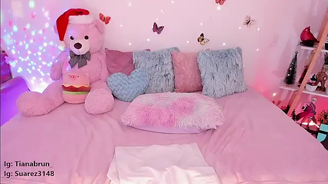 Zara uwu  online show from December 22, 2024, 2:06 pm