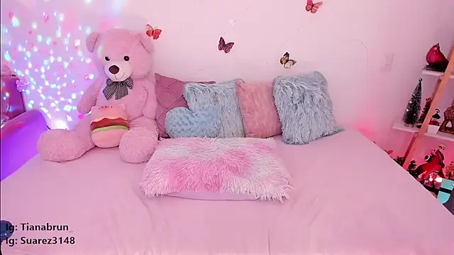 Zara uwu  online show from February 20, 2025, 3:08 pm