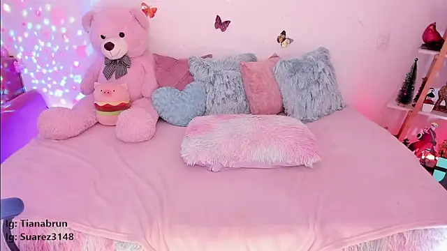 Zara uwu  online show from March 17, 2025, 3:07 pm