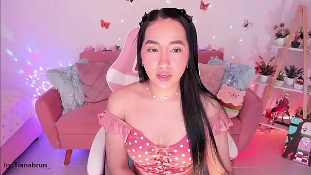 Zara uwu  online show from September 20, 2025, 11:00 am