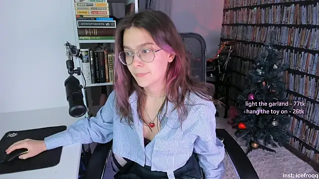 Snapshot of icefroqq chatting on December 30, 2024, 6:05 pm icefroqq online show from December 30, 2024, 6:05 pm