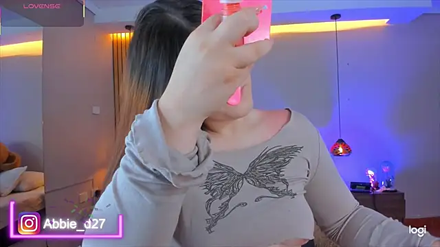 Snapshot of AbbieEdmond chatting on September 16, 2025, 4:24 am AbbieEdmond online show from September 16, 2025, 4:24 am