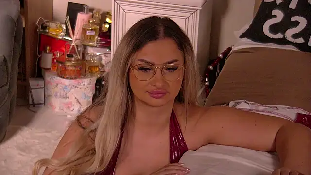 Denisse Perry online show from April 12, 2026, 11:32 pm