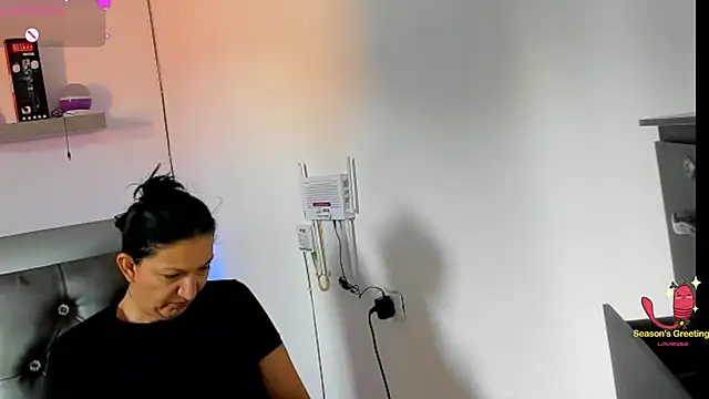 Snapshot of Angelblue_ chatting on December 14, 2025, 8:35 pm Angelblue online show from December 14, 2025, 8:35 pm