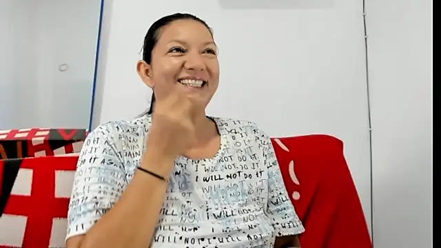 Snapshot of Angelblue_ chatting on December 18, 2025, 2:12 pm Angelblue online show from December 18, 2025, 2:12 pm