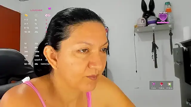 Snapshot of Angelblue_ chatting on March 27, 2026, 1:44 pm Angelblue online show from March 27, 2026, 1:44 pm