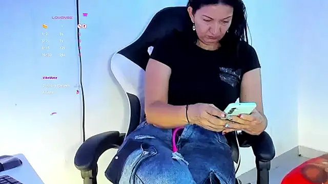 Snapshot of Angelblue_ chatting on April 6, 2026, 3:35 pm Angelblue online show from April 6, 2026, 3:35 pm