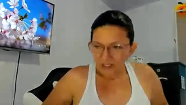 Snapshot of Angelblue_ chatting on April 18, 2026, 2:21 pm Angelblue online show from April 18, 2026, 2:21 pm