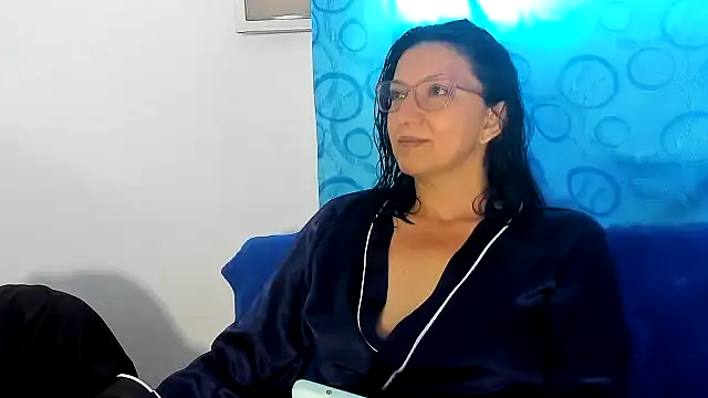 Snapshot of Angelblue_ chatting on April 24, 2026, 1:35 pm Angelblue online show from April 24, 2026, 1:35 pm