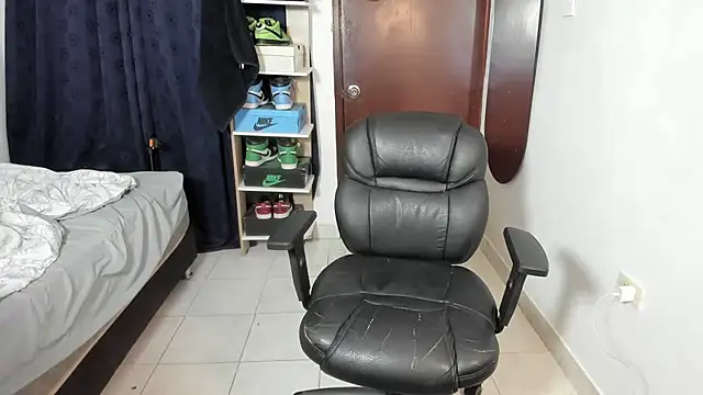 imtonny19 online show from April 5, 2026, 3:04 am