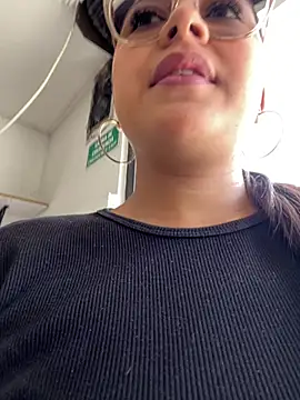 Snapshot of Natha_Fantasy chatting on March 22, 2025, 4:15 pm Natha Fantasy online show from March 22, 2025, 4:15 pm