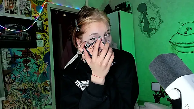 Sunny Mouse  online show from February 18, 2025, 4:26 pm