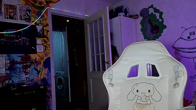 Sunny Mouse  online show from October 6, 2025, 4:15 pm