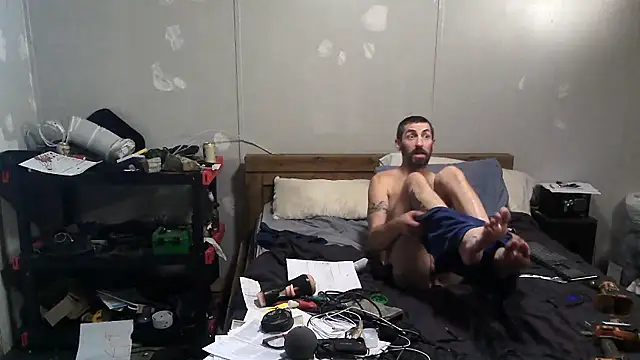 Snapshot of Bi_curious86 chatting on October 28, 2025, 11:51 pm Bi curious86 online show from October 28, 2025, 11:51 pm