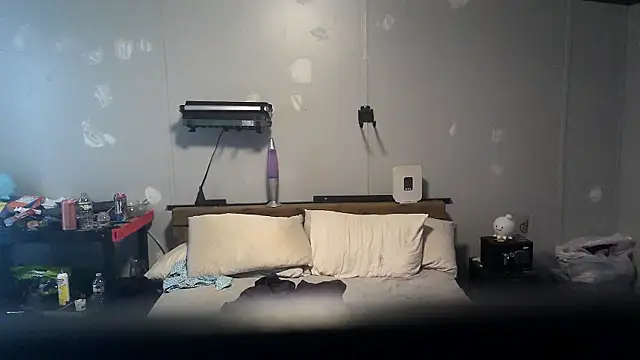 Snapshot of Bi_curious86 chatting on November 17, 2025, 2:23 pm Bi curious86 online show from November 17, 2025, 2:23 pm