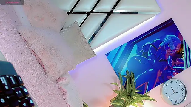 Snapshot of Hannahsmit chatting on January 18, 2025, 12:57 am Hannahsmit online show from January 18, 2025, 12:57 am