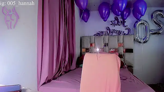 Snapshot of Hannahsmit chatting on October 26, 2025, 4:29 am Hannahsmit online show from October 26, 2025, 4:29 am