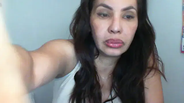 Snapshot of salome__milf chatting on April 15, 2026, 5:03 am salome milf online show from April 15, 2026, 5:03 am