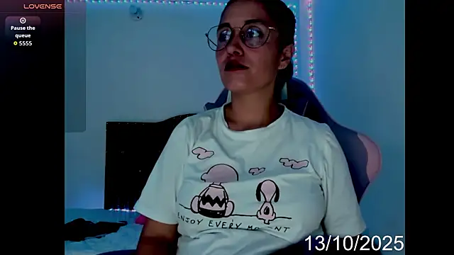 lady hana28 online show from November 13, 2025, 1:21 pm