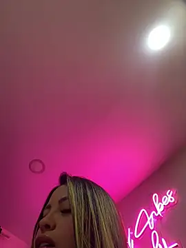 sexyyykloee online show from July 17, 2026, 4:41 am