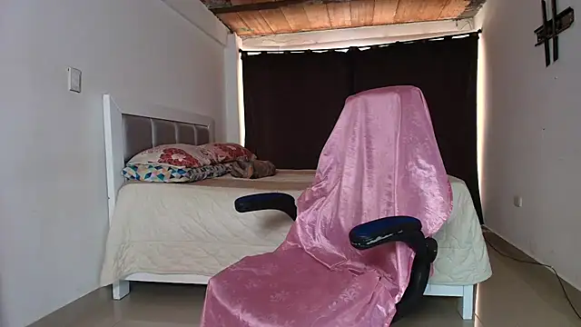 Snapshot of Danna_777 chatting on September 13, 2025, 6:29 pm Danna 777 online show from September 13, 2025, 6:29 pm