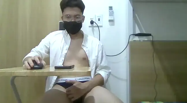 Snapshot of Gwencloudy chatting on December 9, 2024, 1:45 pm Gwencloudy online show from December 9, 2024, 1:45 pm