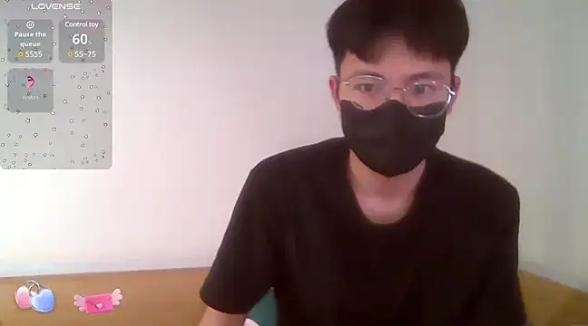 Snapshot of Gwencloudy chatting on January 4, 2025, 2:03 am Gwencloudy online show from January 4, 2025, 2:03 am