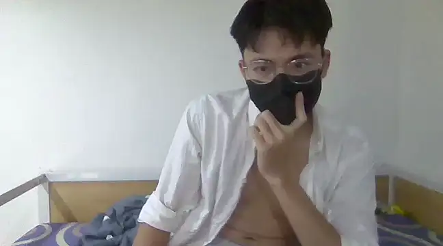 Snapshot of Gwencloudy chatting on January 19, 2025, 7:25 am Gwencloudy online show from January 19, 2025, 7:25 am