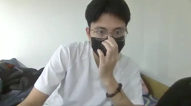 Snapshot of Gwencloudy chatting on February 8, 2025, 8:20 am Gwencloudy online show from February 8, 2025, 8:20 am