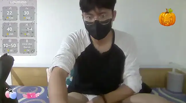 Snapshot of Gwencloudy chatting on March 17, 2025, 9:01 am Gwencloudy online show from March 17, 2025, 9:01 am