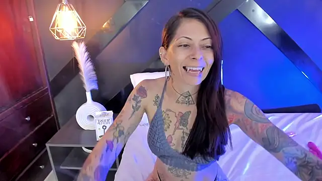 dark gotica online show from February 26, 2025, 10:20 pm