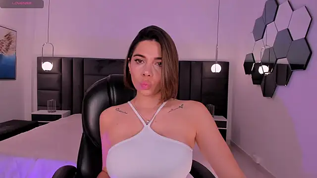 AmyWalker  online show from February 1, 2025, 10:05 am