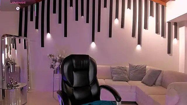 AmyWalker  online show from February 20, 2025, 1:30 pm