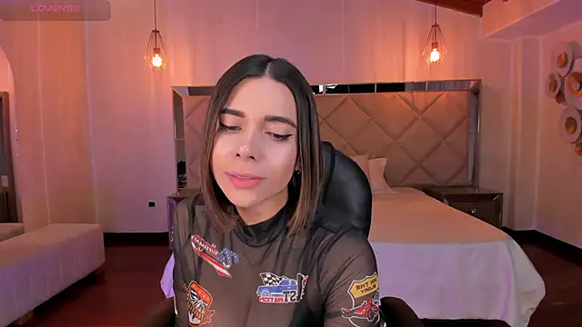 AmyWalker  online show from March 9, 2025, 10:19 am