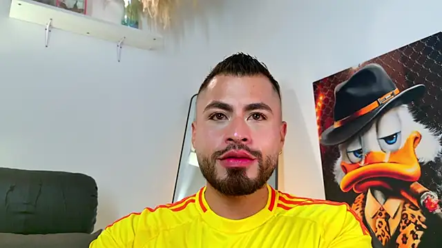 Snapshot of Juan_Castano chatting on March 26, 2026, 11:21 pm Juan Castano online show from March 26, 2026, 11:21 pm