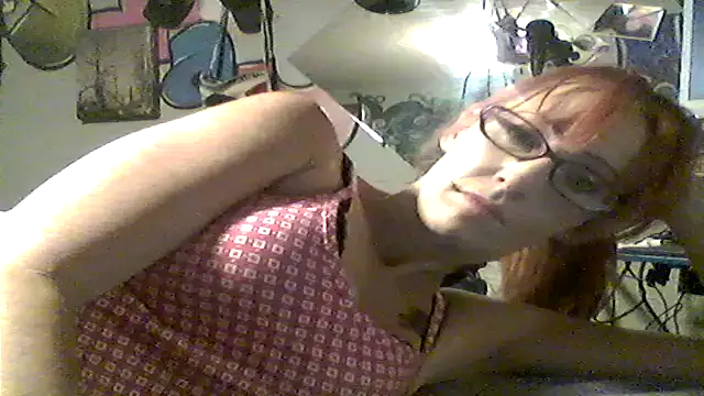 Snapshot of 4EyedSluttyGinger chatting on April 30, 2026, 1:01 am 4EyedSluttyGinger online show from April 30, 2026, 1:01 am