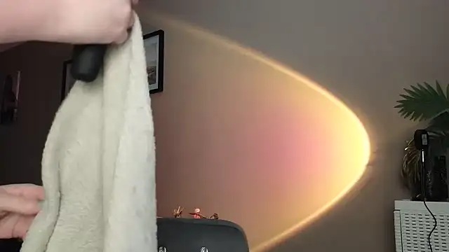 alexababy online show from December 17, 2025, 9:26 am