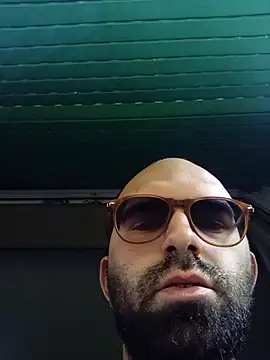 Snapshot of Passivello9 chatting on May 1, 2026, 5:06 pm Passivello9 online show from May 1, 2026, 5:06 pm
