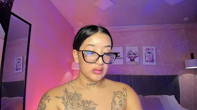 ayshel   online show from December 4, 2025, 8:17 pm