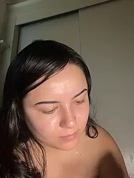 Snapshot of xocrybaby chatting on December 24, 2024, 5:13 pm xocrybaby online show from December 24, 2024, 5:13 pm