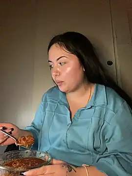 Snapshot of xocrybaby chatting on January 5, 2025, 3:32 am xocrybaby online show from January 5, 2025, 3:32 am