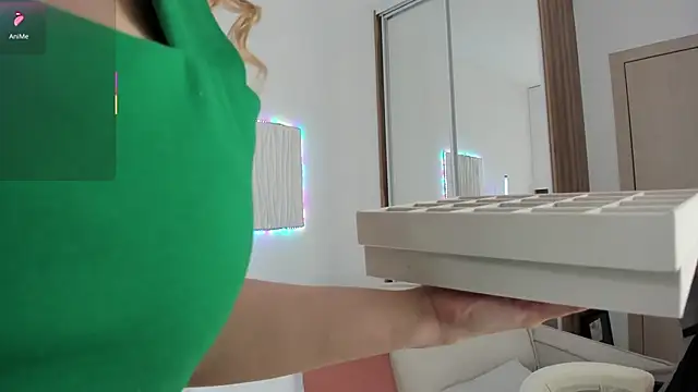 CarolMay online show from April 23, 2026, 5:41 am